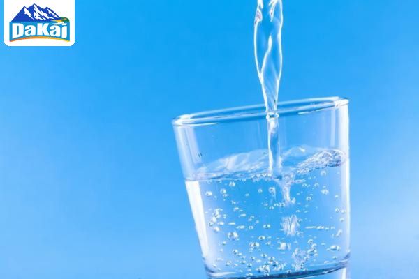 Uống nước khoáng thiên nhiên mỗi ngày có tốt không?