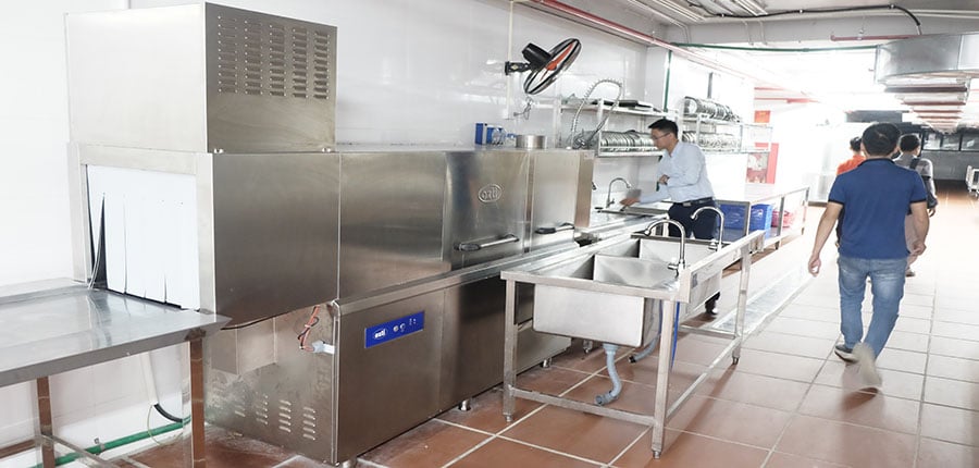 Cách chọn máy rửa bát công nghiệp cho bệnh viện phù hợp