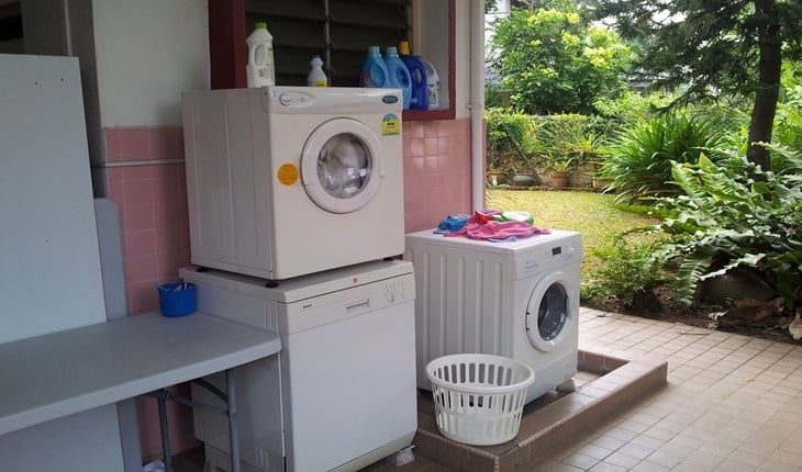 máy giặt bị rung lắc mạnh khi vắt