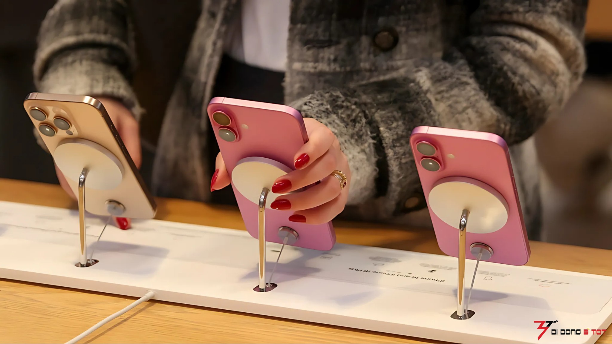 Ông Trump miễn thuế đối ứng với smartphone, laptop – Tín hiệu tích cực cho ngành công nghệ toàn cầu