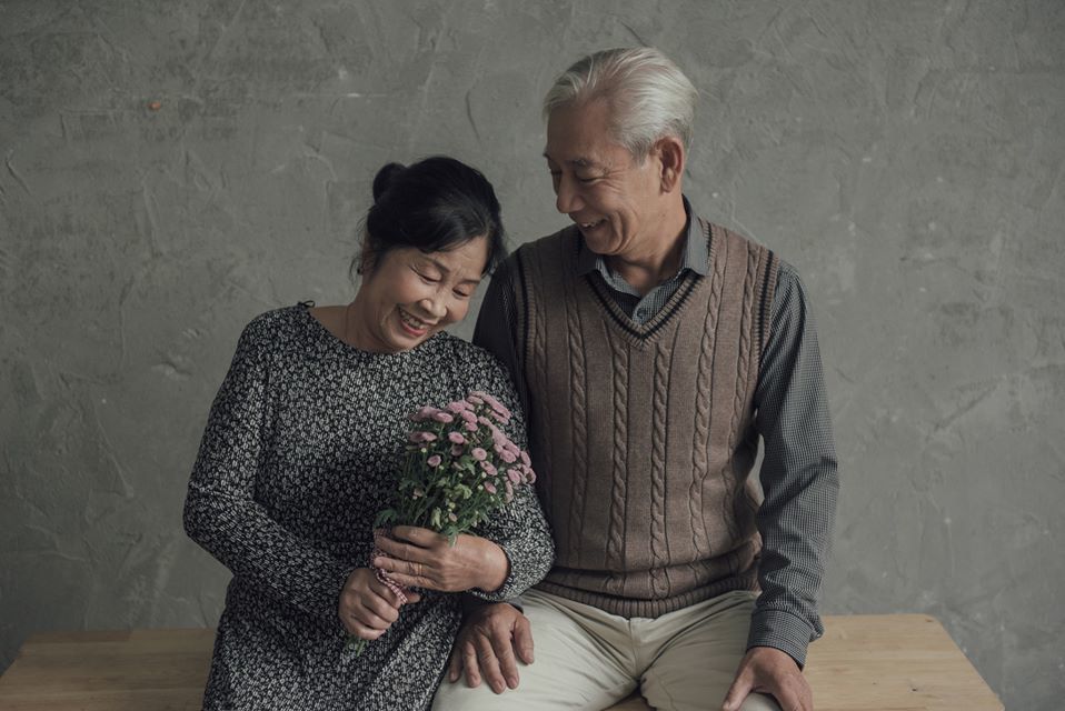 Bí Mật Chụp Ảnh Bằng Điện Thoại: Hướng Dẫn Người Trung Tuổi Chụp Ảnh Đẹp Dễ Dàng