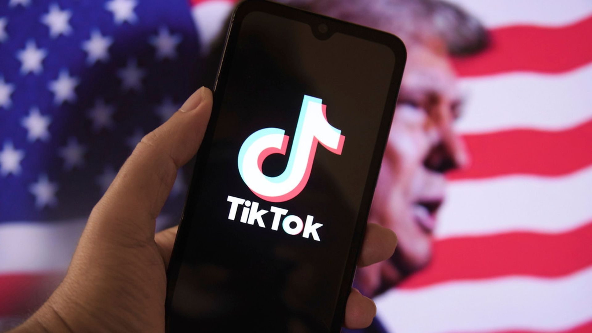 TikTok Hoạt Động Trở Lại Tại Hoa Kỳ Sau Một Ngày Bị Tạm Ngừng