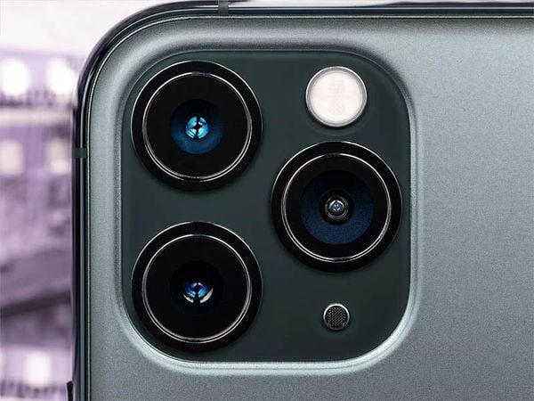 Đốm đen trên camera iPhone – Dấu hiệu cảnh báo hư hỏng nghiêm trọng