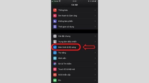 Chọn mục Màn hình & Độ sáng (Display & Brightness)