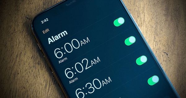 Xem giờ, bấm giờ, đặt báo thức - Di Động 3 Tổt