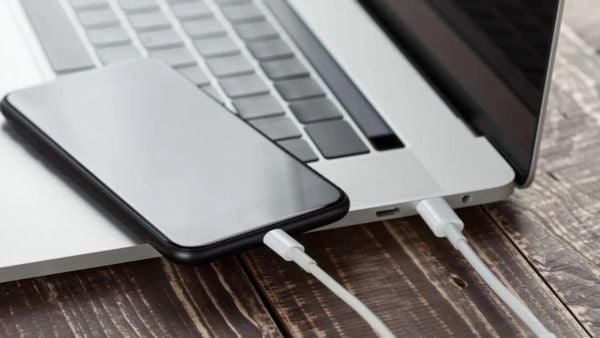 Kết Nối Điện Thoại Với Laptop Bằng Cáp USB