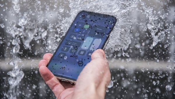Những Hậu Quả Khi Điện Thoại Bị Vô Nước