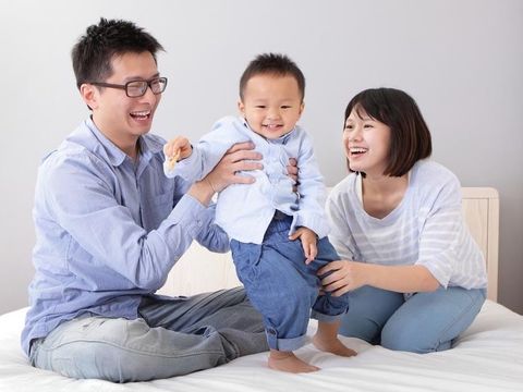 Muốn con lớn lên tự lập và thành công, cha mẹ cần biết cách yếu đuối đúng lúc