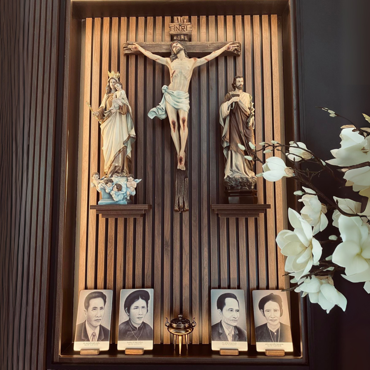 Làm ảnh thờ TPHCM – Lưu giữ hình ảnh người thân với sự trang nghiêm và bền đẹp