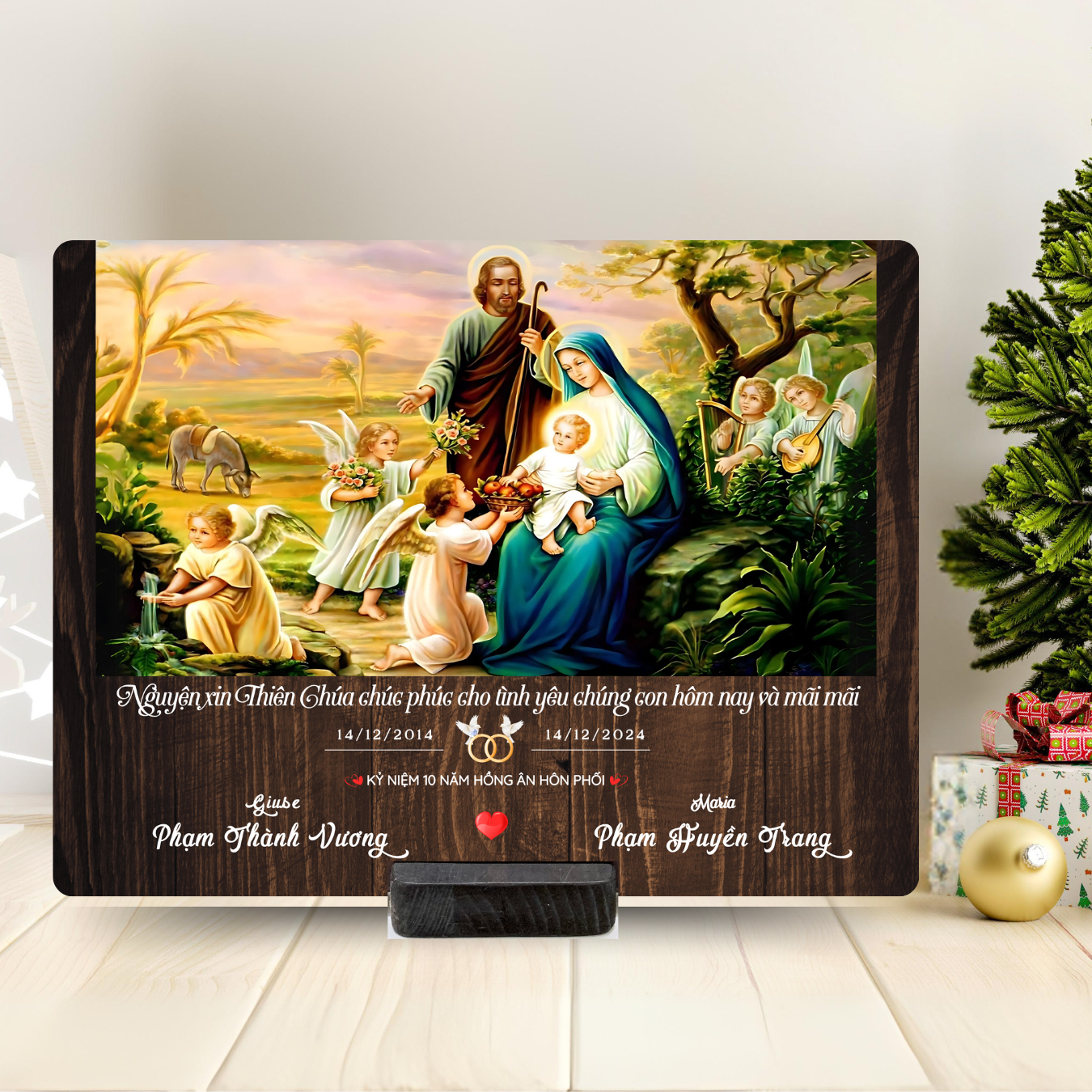 Quà Tặng Kỷ Niệm 10 Năm Ngày Cưới: Tranh Gỗ Hình Gia Đình Thánh Gia Cổ Điển