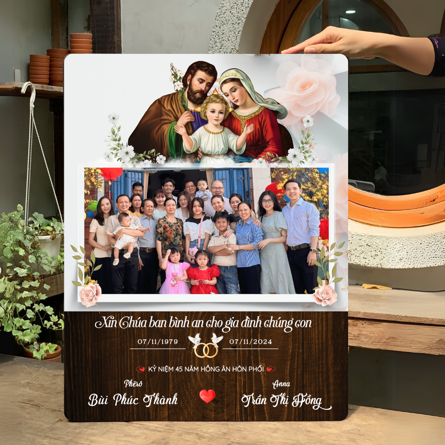 Tranh Kỷ Niệm Hôn Phối: Tôn Vinh Gia Đình Thánh Gia Và In Ghép Ảnh Kỷ Niệm Gia Đình