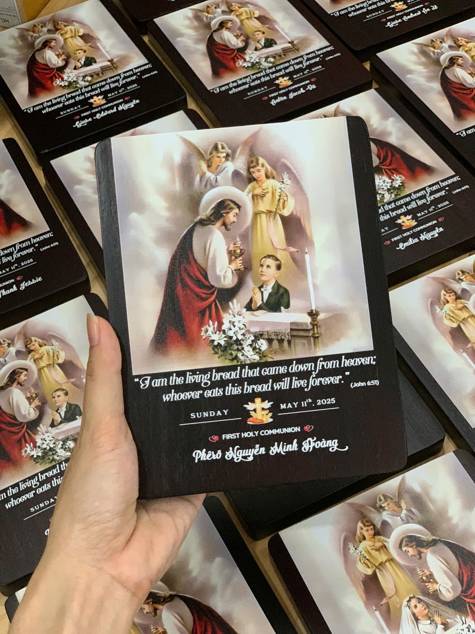 Quà Tặng Rước Lễ Lần Đầu - Bộ Tranh Gỗ Để Bàn Kỷ Niệm Cho Dịp Thiêng Liêng