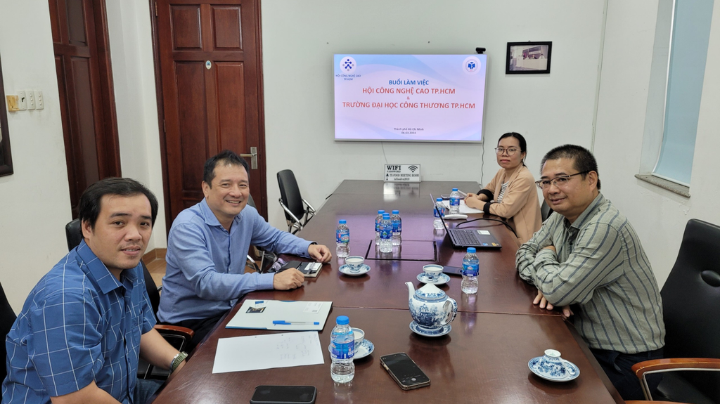 HỘI CNC VÀ KHOA CN THỰC PHẨM- TRƯỜNG ĐH CÔNG THƯƠNG TP.HCM: HỢP TÁC ĐÀO TẠO VỀ ATTP VÀ PHÁT TRIỂN THỰC PHẨM MỚI HỖ TRỢ SỐNG LÂU - SỐNG KHỎE