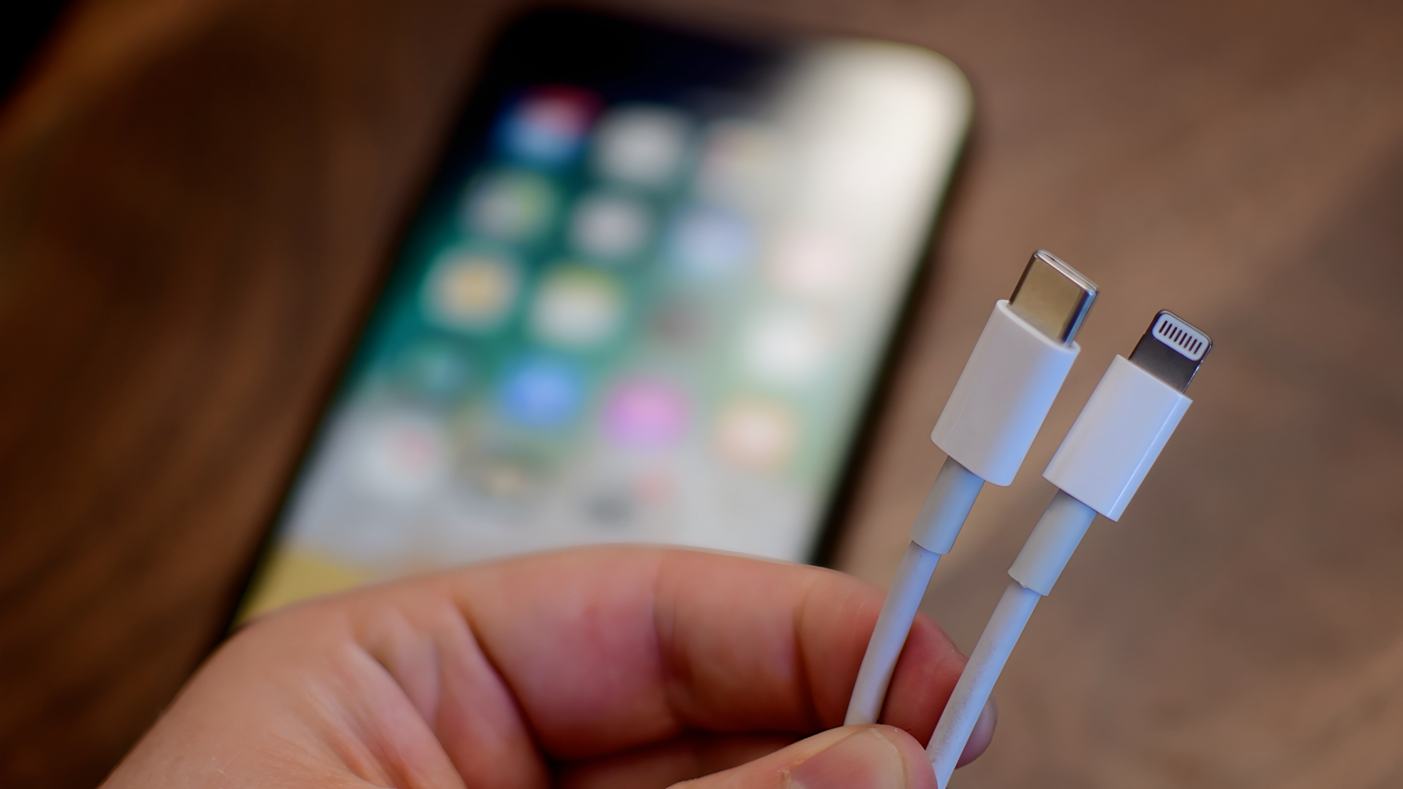 Tại sao Apple bỏ cổng Lightning? Chuyển sang USB-C có gì tốt hơn?