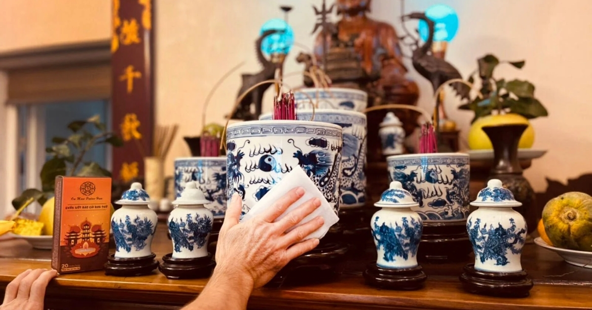Có nên sử dụng nước lã để lau bàn thờ