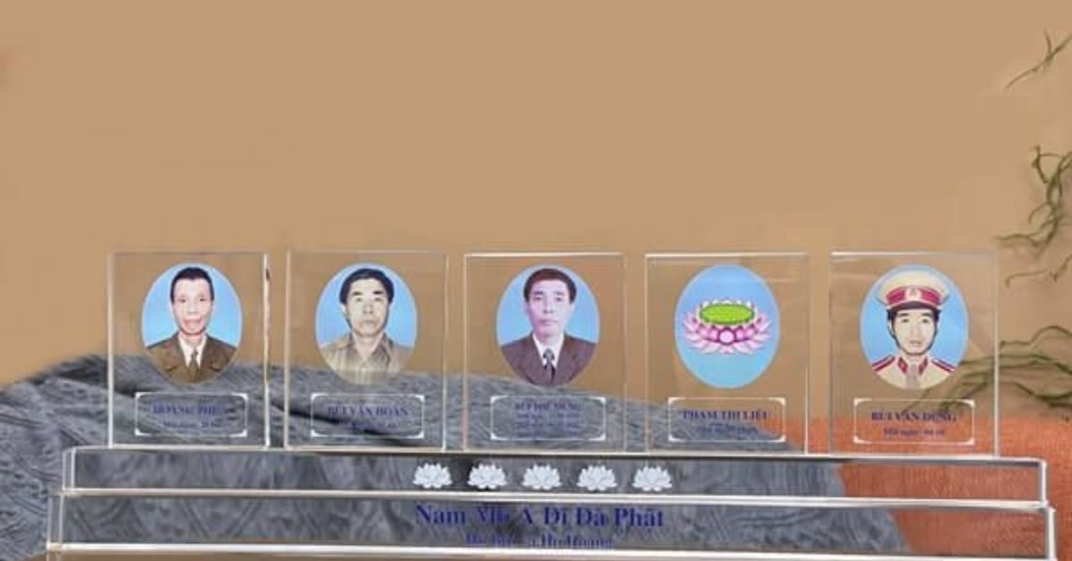 Hình Thờ Pha Lê 5 Người - KT003 - Cao 15cm