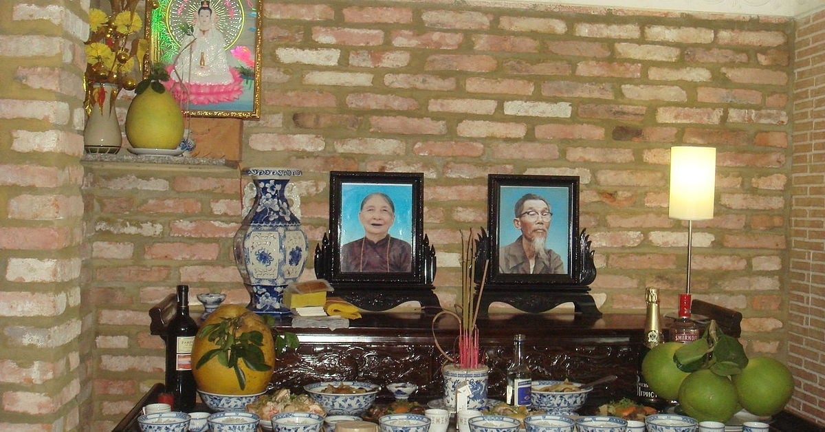 Không nên để chung chân dung của ông và bà trong cùng một ảnh