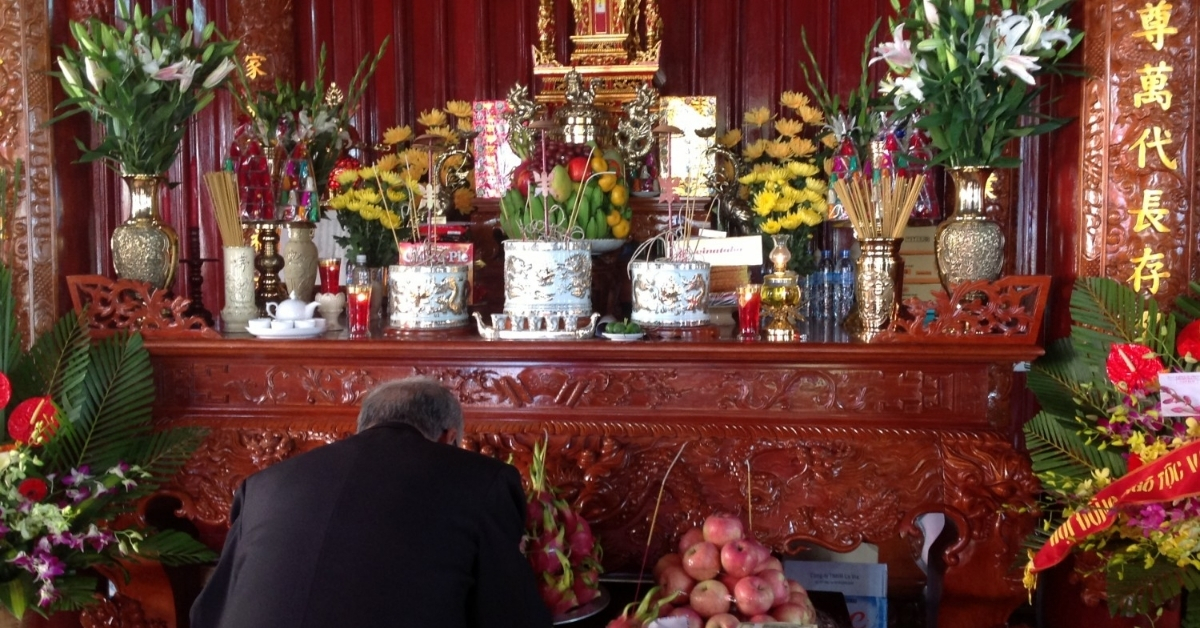 Văn khấn khi thực hiện vệ sinh bàn thờ gia tiên