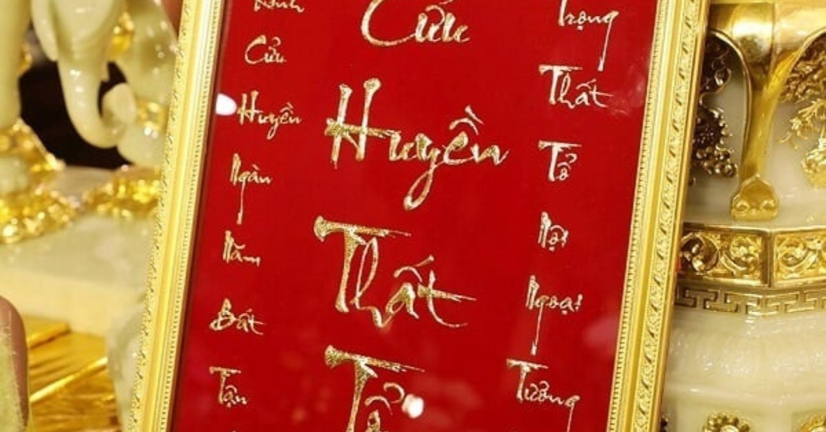 Hình ảnh liễn thờ cửu huyền thất tổ bằng gỗ dát vàng