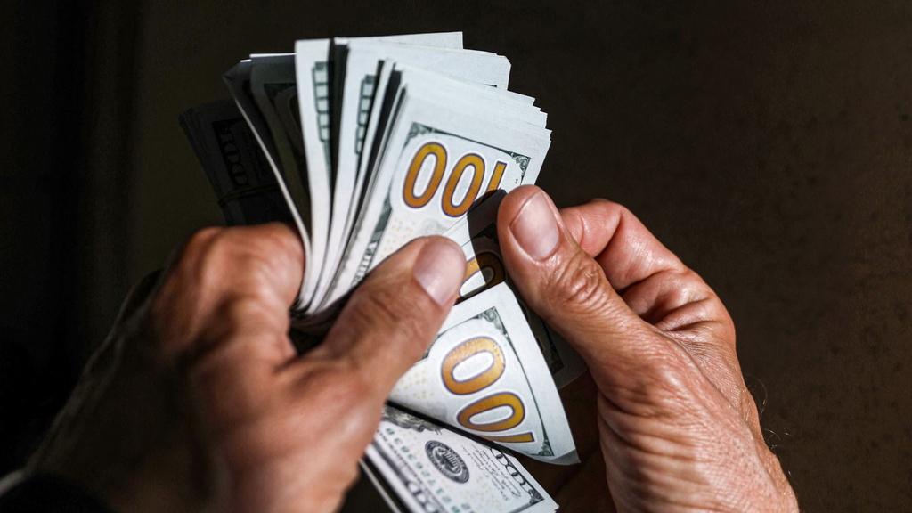Giá USD tự do lên cao nhất lịch sử, khẳng định vị thế mạnh nhất thế giới