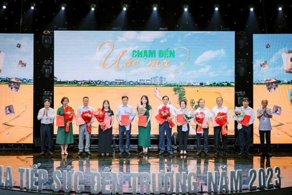 TIẾP SỨC ĐẾN TRƯỜNG – CHẠM TỚI ƯỚC MƠ