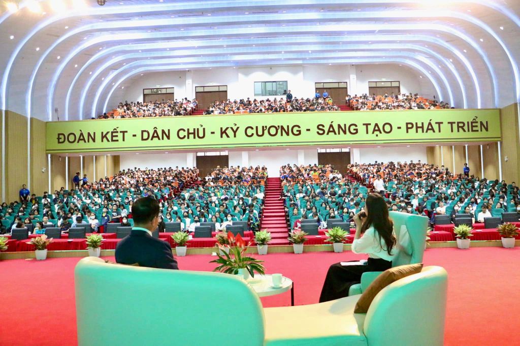 🎉NGƯỜI ANH HÙNG TRUYỀN CẢM HỨNG CHO TÂN SINH VIÊN HỌC VIỆN NÔNG NGHIỆP VIỆT NAM.