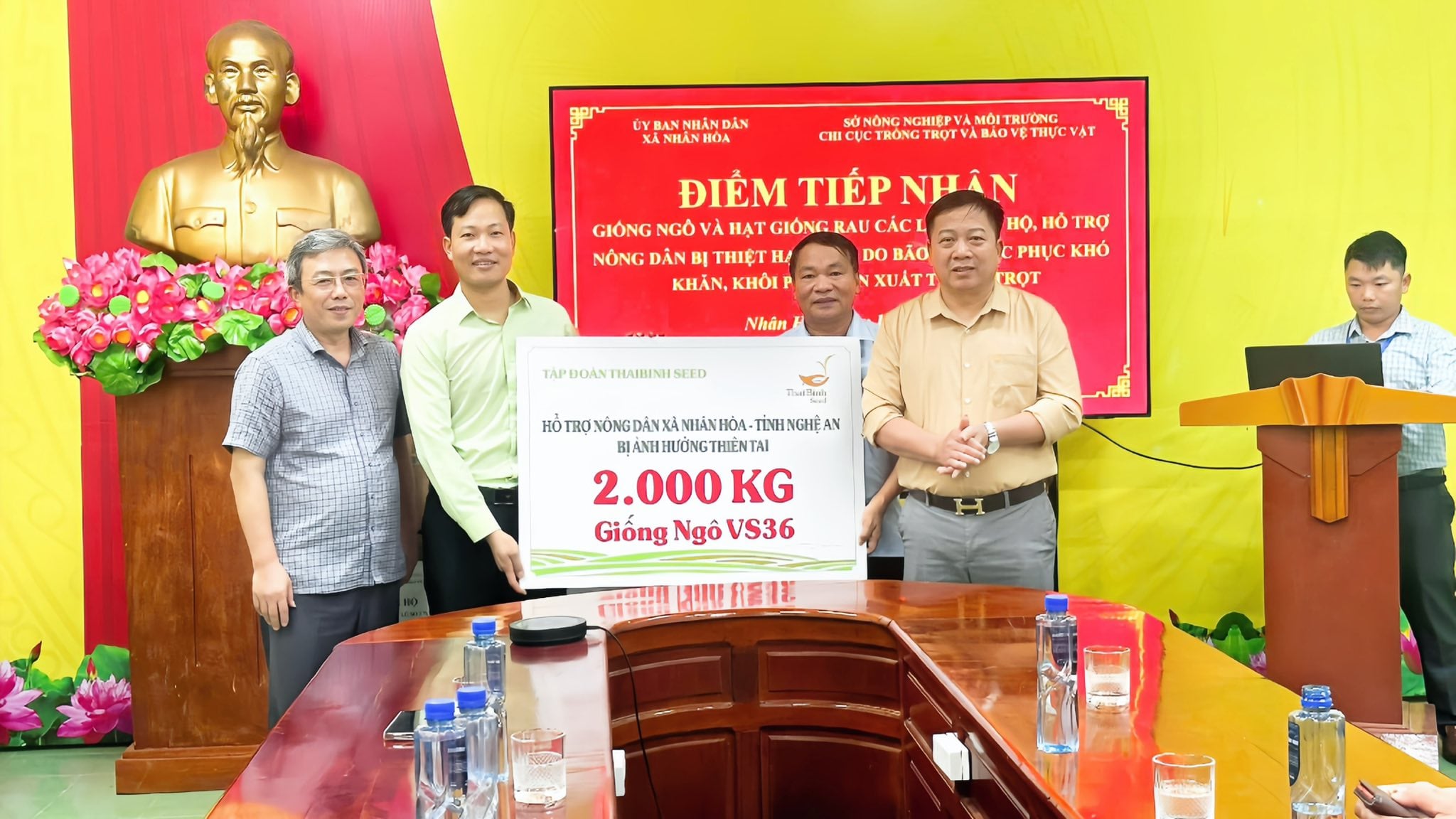 THAIBINH SEED SÁT CÁNH CÙNG BÀ CON NGHỆ AN VƯỢT QUA KHÓ KHĂN SAU LŨ.