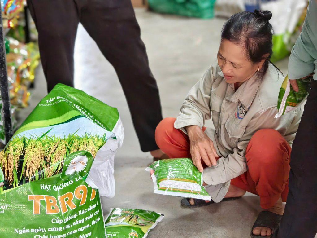 bà con đi mua giống của Tập đoàn ThaiBinh Seed