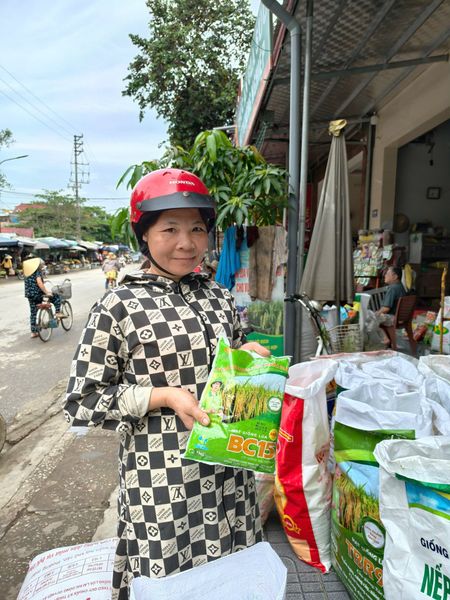bà con đi mua giống của Tập đoàn ThaiBinh Seed