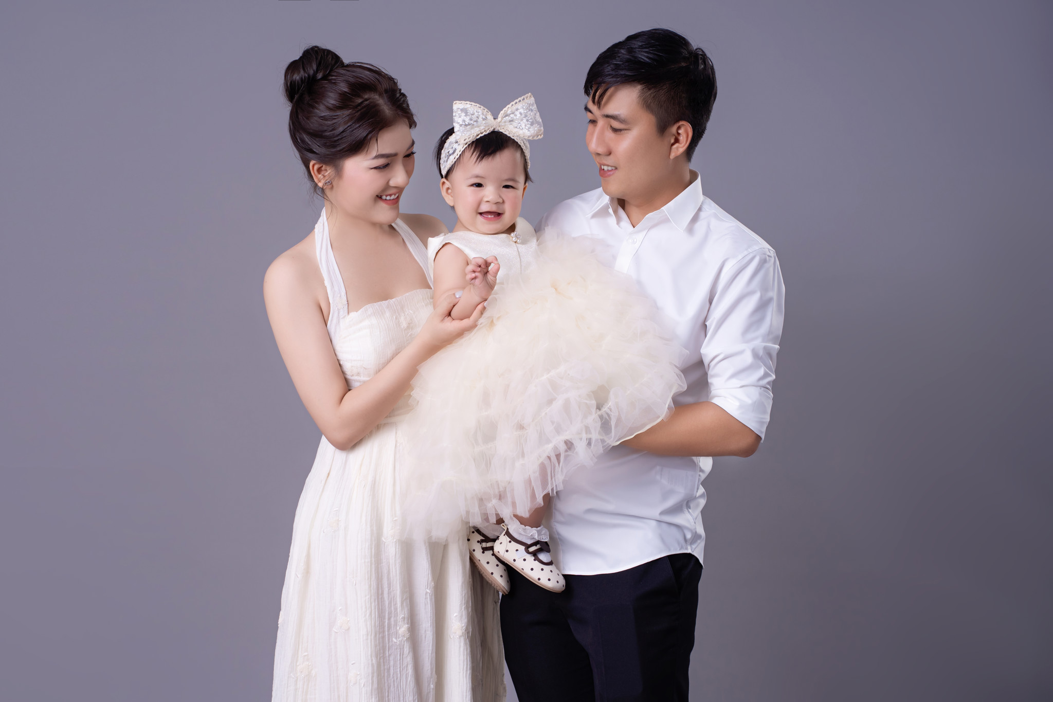 GIA ĐÌNH CHẮP CÁNH CON BAY