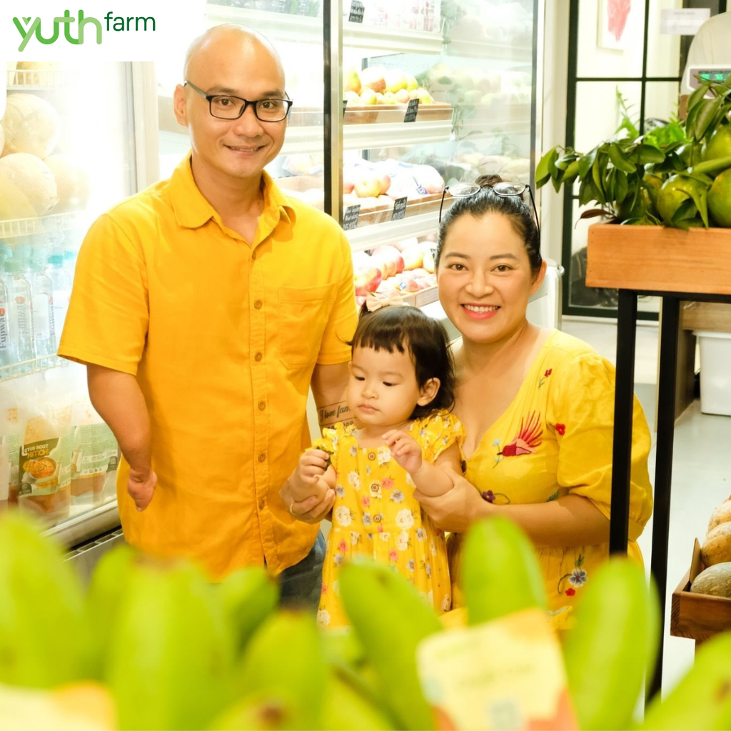 🎊🌻Congratulations to the esteemed artist and actor Nguyễn Hồng Lợi on visiting Yuth Foods store in District 7 on the occasion of the grand opening!️🌻️🎊