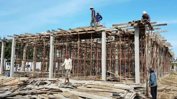 Đỗ bê tông bao lâu thì dỡ cốp pha