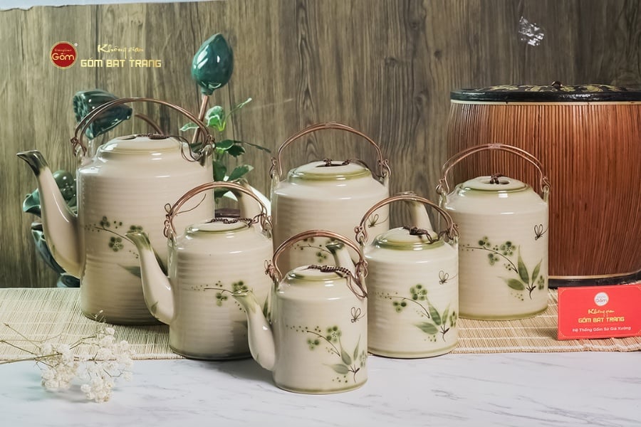 Ấm Tích Bát Tràng Vẽ Chuồn Trúc