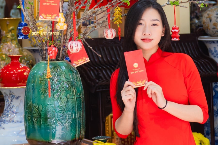 Bình Hoa Dáng Chuông Khắc Cảnh Quê Hương