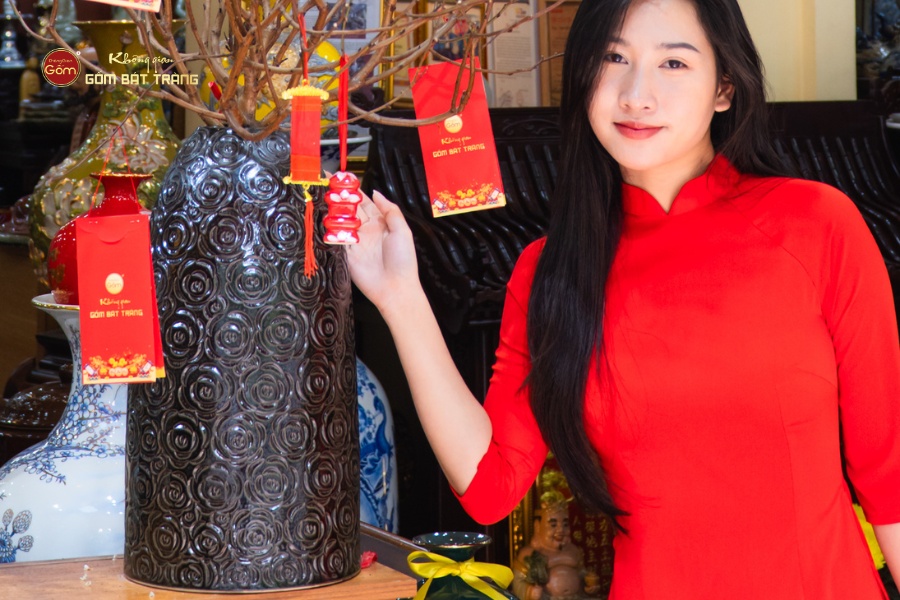 Bình Hoa Dáng Chuông Khắc Hoa Hồng