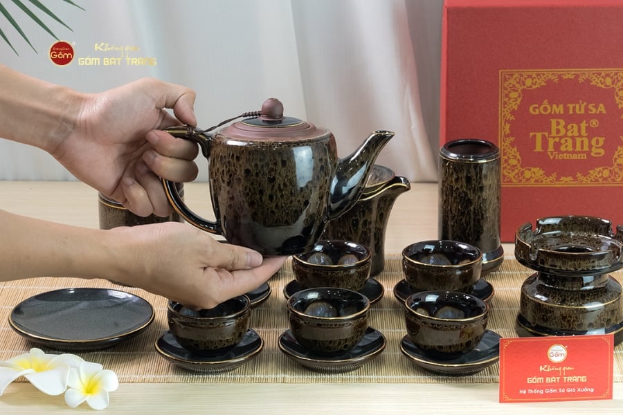 Bộ Ấm Chén Đại Mã Não Lòng Hoa Kẻ Vàng