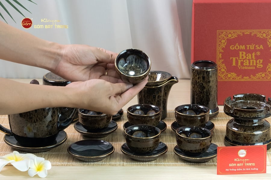 Bộ Ấm Chén Đại Mã Não Lòng Hoa Kẻ Vàng