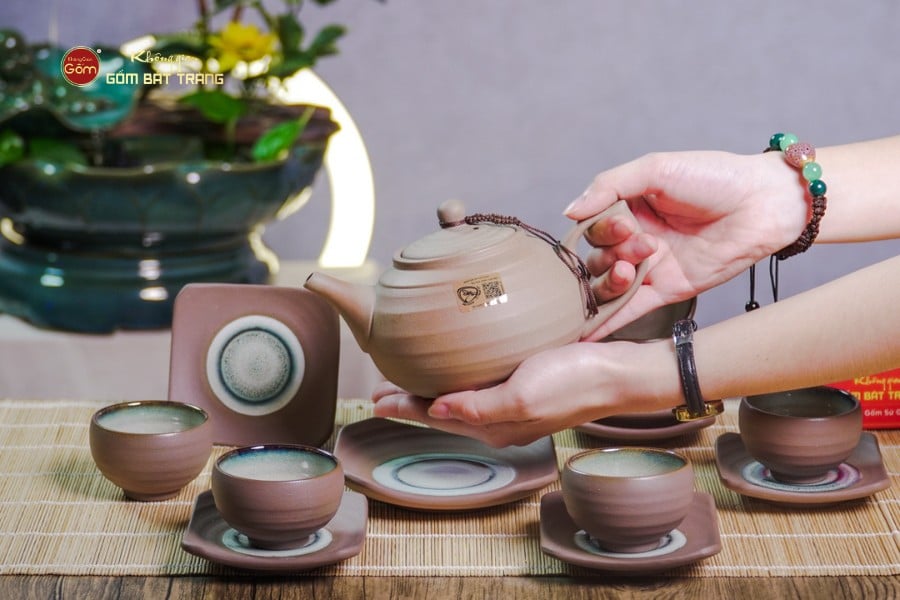 Bộ Ấm Chén Gốm Đất Men Hỏa Biến Quai Sứ