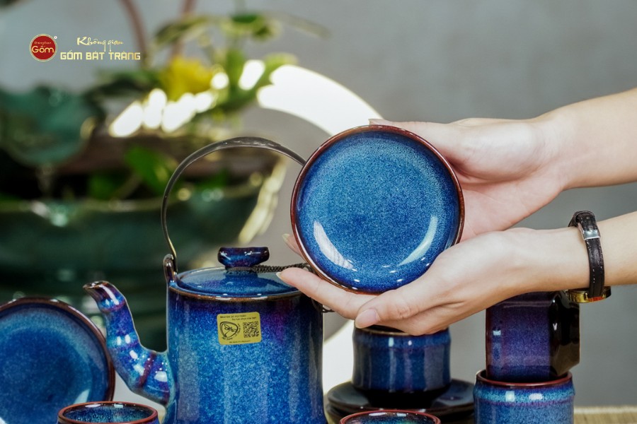 Bộ Ấm Chén Men Xanh Đen Cao Lòng Phấn Hồng