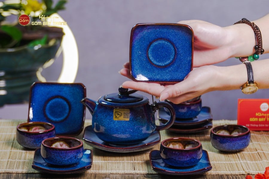 Bộ Ấm Chén Men Xanh Hỏa Biến Quai Sứ