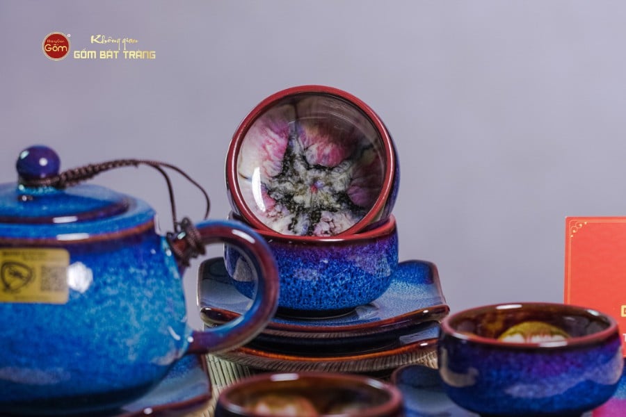 Bộ Ấm Chén Men Xanh Hỏa Biến Quai Sứ