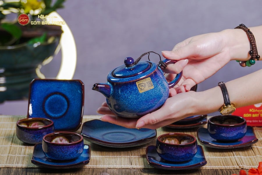 Bộ Ấm Chén Men Xanh Hỏa Biến Quai Sứ