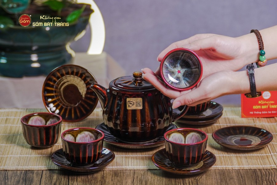 Bộ Ấm Chén Nâu Men Hỏa Biến Múi Lá