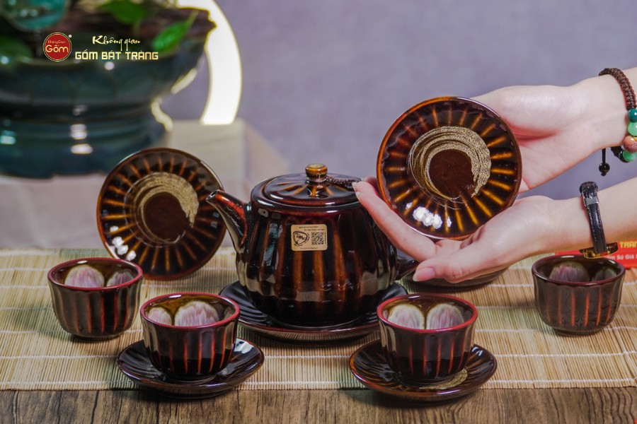 Bộ Ấm Chén Nâu Men Hỏa Biến Múi Lá