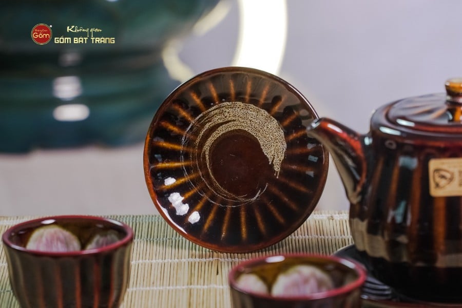 Bộ Ấm Chén Nâu Men Hỏa Biến Múi Lá