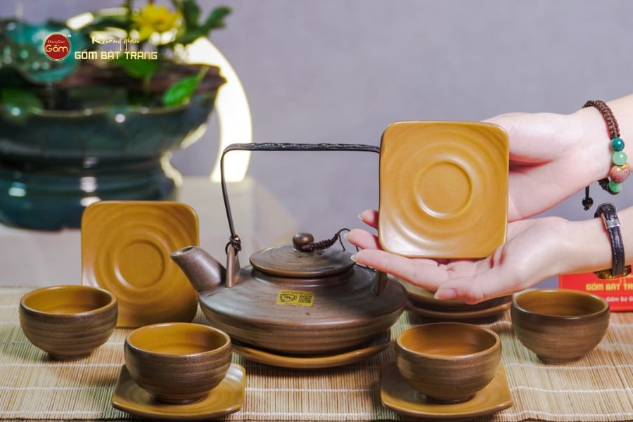 Bộ Ấm Chén Rêu Đá Dáng Đĩa Bay