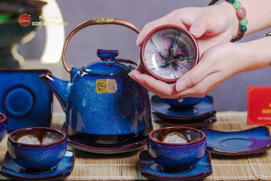 Bộ Ấm Chén Siêu Men Hỏa Biến Xanh Đen Lòng Hoa