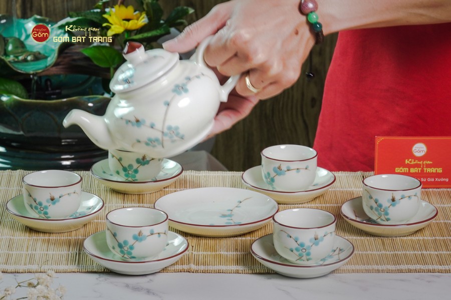 Bộ Ấm Chén Thiên Nga Men Kem Đào Xanh