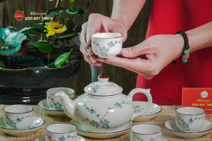 Bộ Ấm Chén Thiên Nga Men Kem Đào Xanh