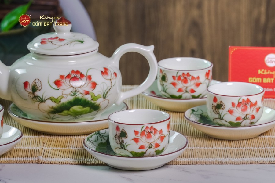 Bộ Ấm Chén Thiên Nga Men Kem Sen Đỏ